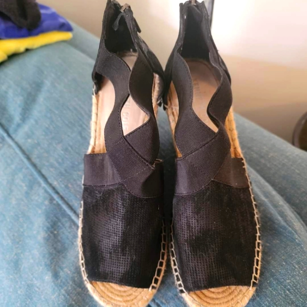 Kenneth Cole Sandals